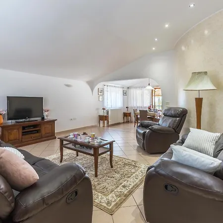 בית נופש Beautiful In Vabriga With Wifi *